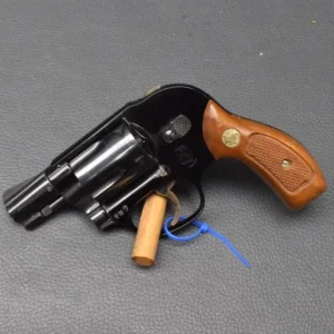 Smith & Wesson Modell 38 Airweight, Kaliber 38 Special, Revolver, 2″ Lauf, Holzgriff, sehr gut