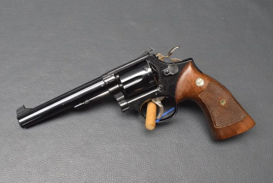Smith & Wesson Modell 14-3, brüniert, Kaliber 38 S&W, 6″ Lauf, Holzgriff, sehr gut – Bild 2