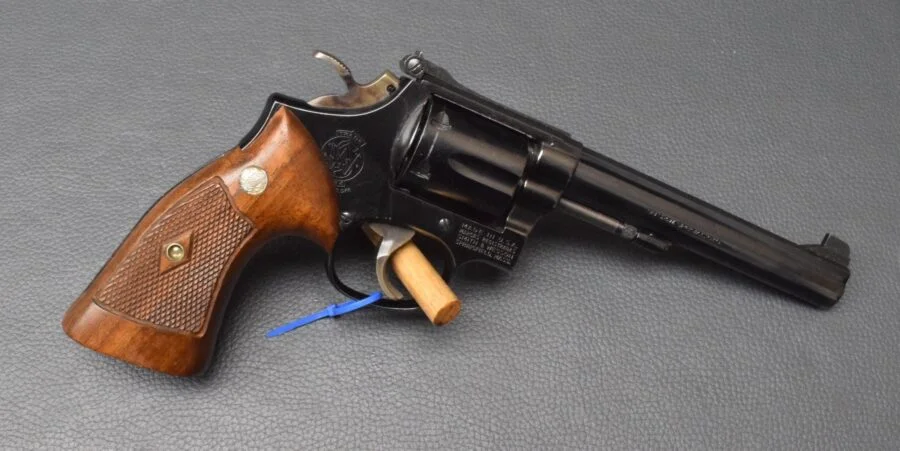 Smith & Wesson Modell 14-3, brüniert, Kaliber 38 S&W, 6″ Lauf, Holzgriff, sehr gut – Bild 3