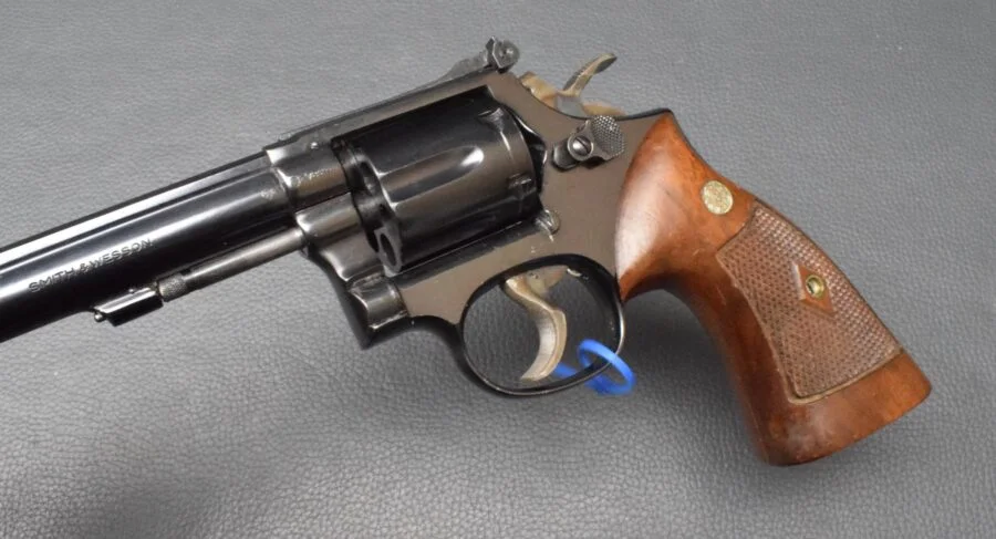 Smith & Wesson Modell 14-3, brüniert, Kaliber 38 S&W, 6″ Lauf, Holzgriff, sehr gut – Bild 4