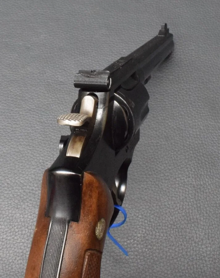 Smith & Wesson Modell 14-3, brüniert, Kaliber 38 S&W, 6″ Lauf, Holzgriff, sehr gut – Bild 6