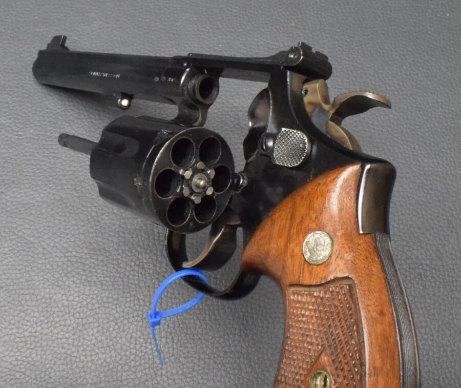 Smith & Wesson Modell 14-3, brüniert, Kaliber 38 S&W, 6″ Lauf, Holzgriff, sehr gut – Bild 7